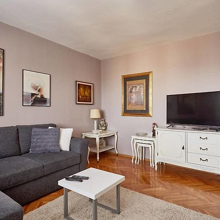Spacious Modern Apartment In Peaceful Neighborhood Skopje Exterior foto